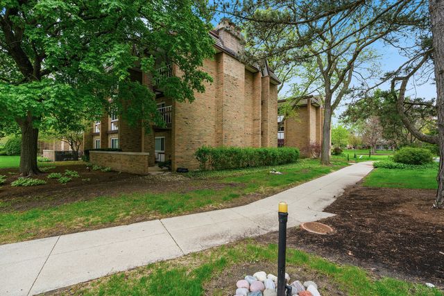320 Claymoor Road 1C, Hinsdale, IL 60521