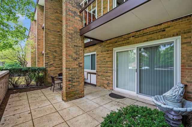 320 Claymoor Road 1C, Hinsdale, IL 60521