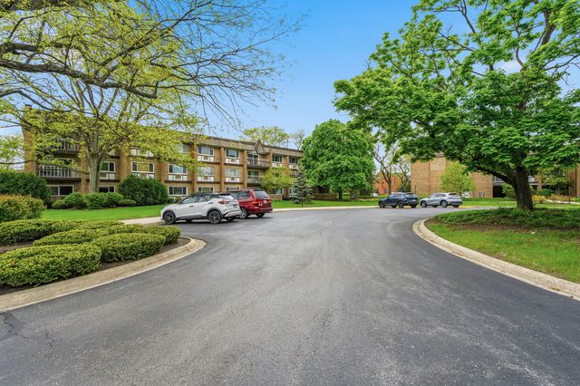 320 Claymoor Road 1C, Hinsdale, IL 60521