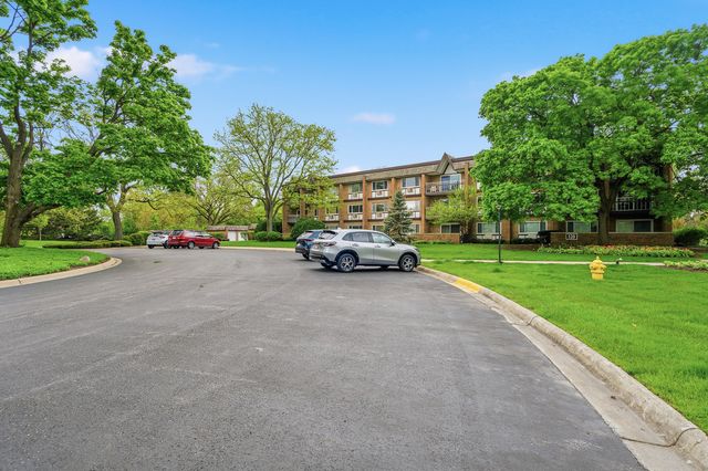 320 Claymoor Road 1C, Hinsdale, IL 60521