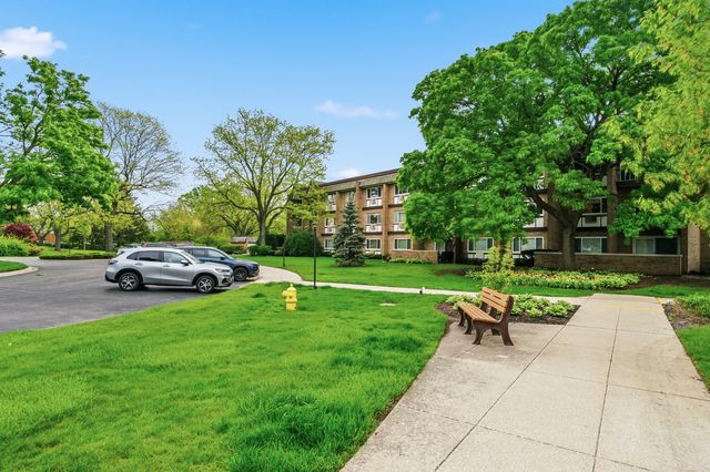 320 Claymoor Road 1C, Hinsdale, IL 60521
