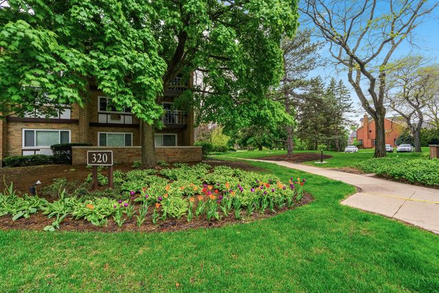 320 Claymoor Road 1C, Hinsdale, IL 60521