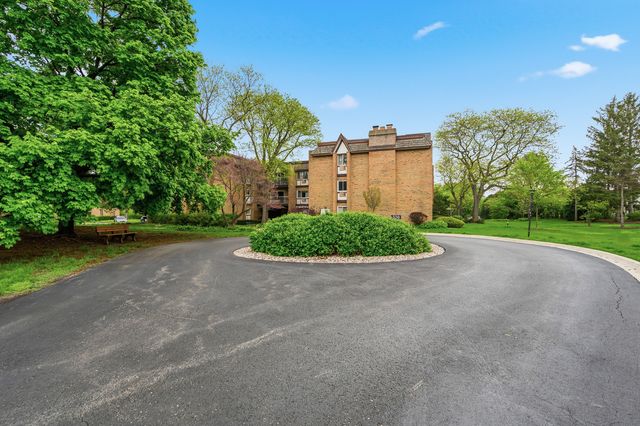 320 Claymoor Road 1C, Hinsdale, IL 60521