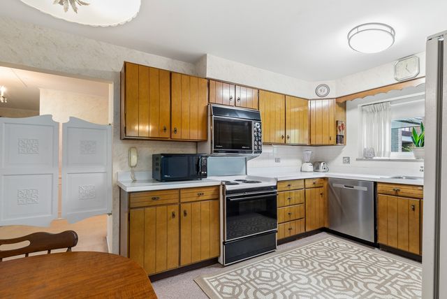 320 Claymoor Road 1C, Hinsdale, IL 60521