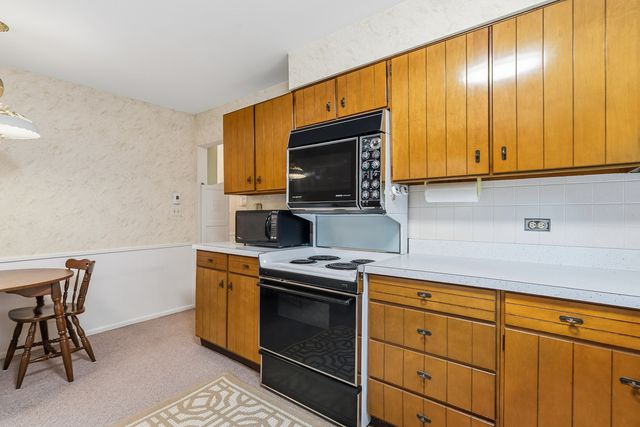 320 Claymoor Road 1C, Hinsdale, IL 60521