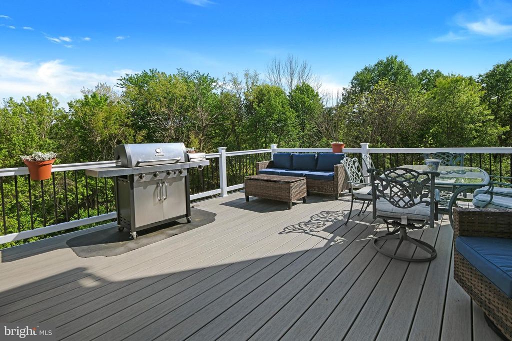 Image 13 of property listing at 9105 HENDRY TER, Frederick, MD 21704