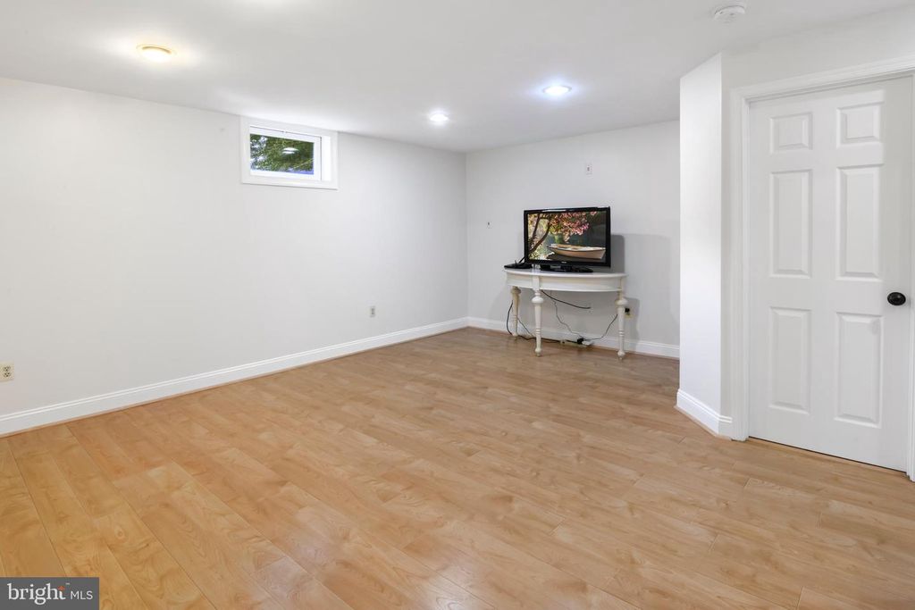 Image 29 of property listing at 9105 HENDRY TER, Frederick, MD 21704