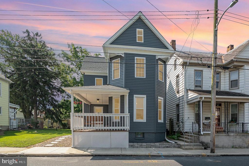 227 W CHESTNUT ST, Hanover, PA 17331