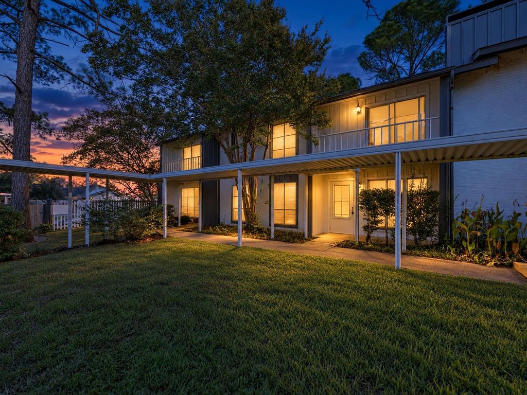 404 Hollyhill Lane 404, Denton, TX 76205 — exterior