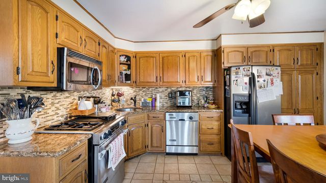 460 LOGAN ST, Bristol, PA 19007