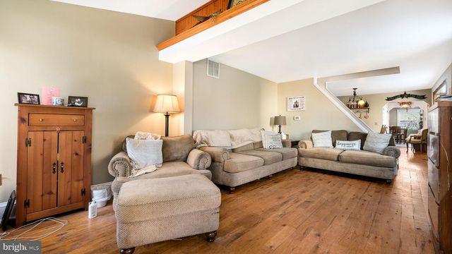 460 LOGAN ST, Bristol, PA 19007