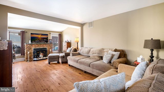 460 LOGAN ST, Bristol, PA 19007