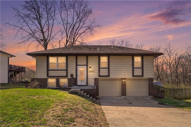 17317 E 41st Street S, Independence, MO 64055