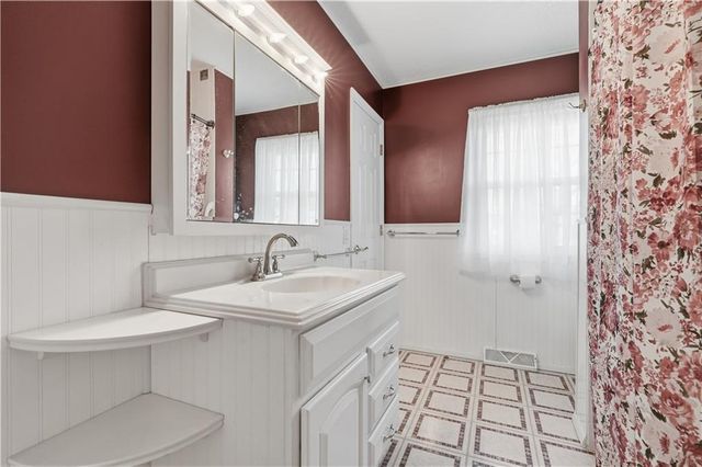 17317 E 41st Street S, Independence, MO 64055