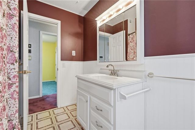 17317 E 41st Street S, Independence, MO 64055