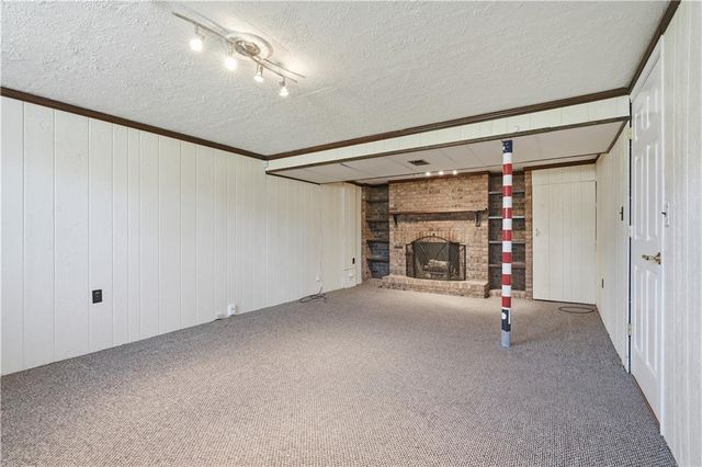 17317 E 41st Street S, Independence, MO 64055