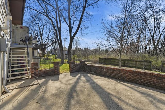 17317 E 41st Street S, Independence, MO 64055