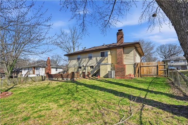 17317 E 41st Street S, Independence, MO 64055