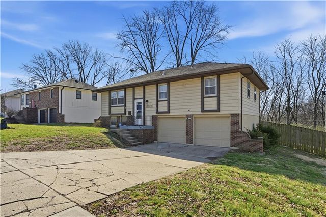 17317 E 41st Street S, Independence, MO 64055