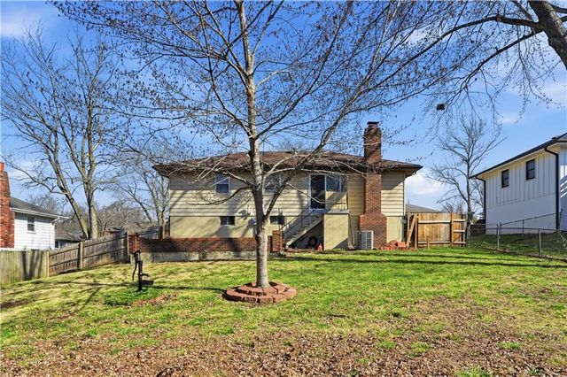 17317 E 41st Street S, Independence, MO 64055