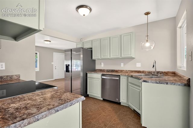 18 Hayes Drive, Colorado Springs, CO 80911