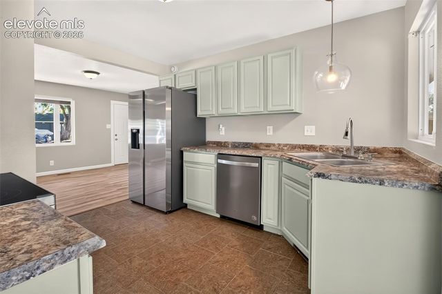 18 Hayes Drive, Colorado Springs, CO 80911