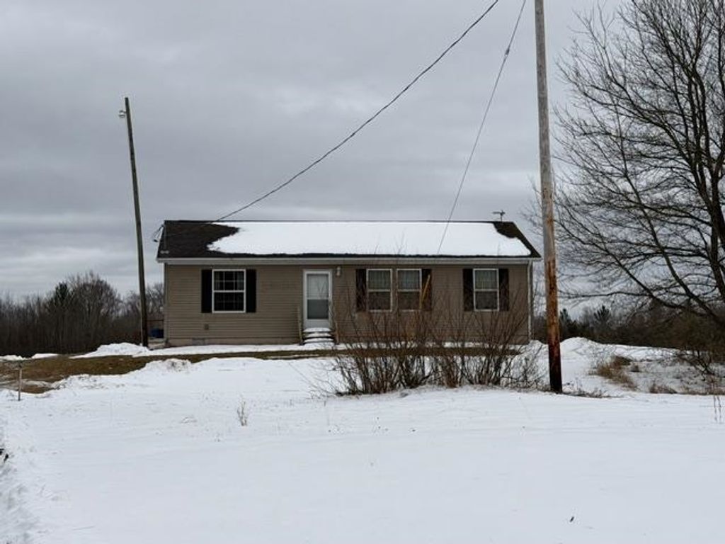 8100 E Arnold Lake Road, Harrison, MI 48625