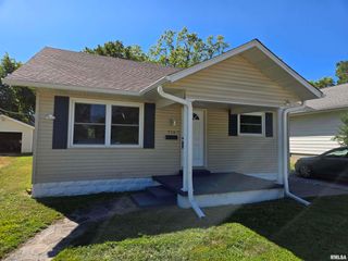 713 N 8TH Street, Herrin, IL 62848
