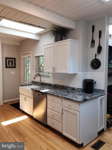 3937 W SHORE DR, Edgewater, MD 21037