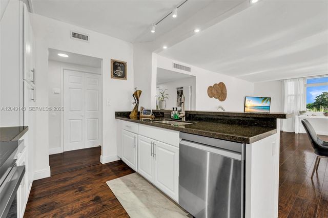 3800 Hillcrest Dr 422, Hollywood, FL 33021