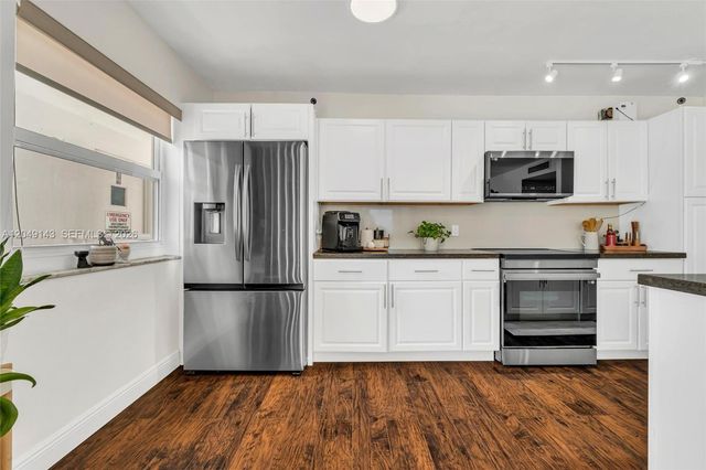 3800 Hillcrest Dr 422, Hollywood, FL 33021
