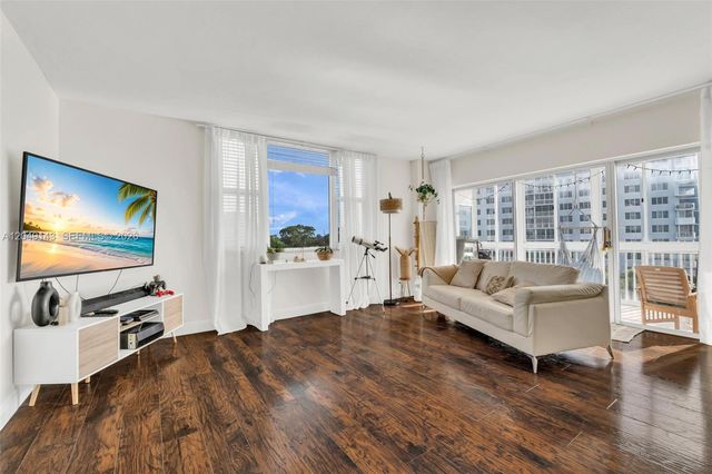 3800 Hillcrest Dr 422, Hollywood, FL 33021