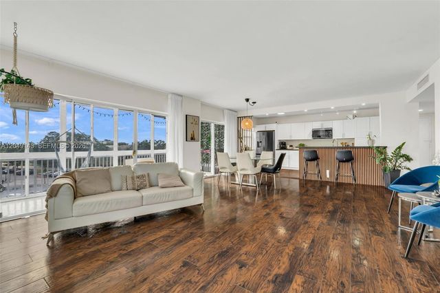 3800 Hillcrest Dr 422, Hollywood, FL 33021