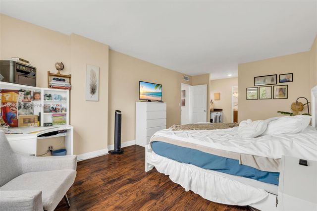 3800 Hillcrest Dr 422, Hollywood, FL 33021