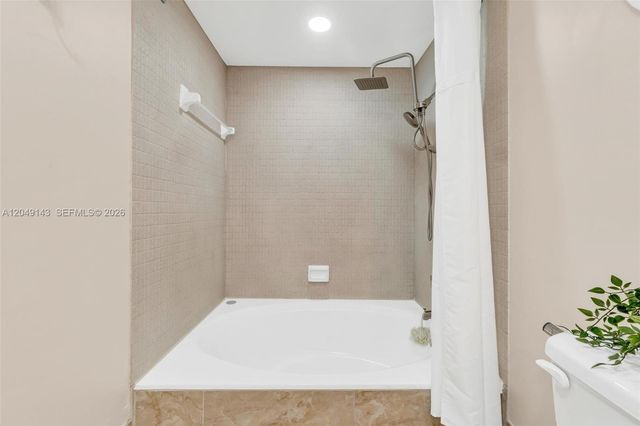 3800 Hillcrest Dr 422, Hollywood, FL 33021