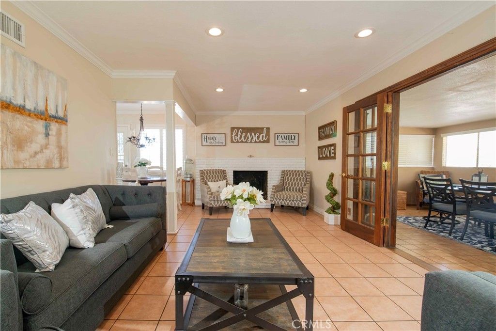 Image 16 of property listing at 13055 Shenley, Sylmar, CA 91342