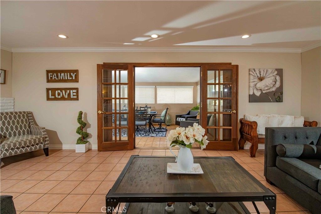 Image 17 of property listing at 13055 Shenley, Sylmar, CA 91342