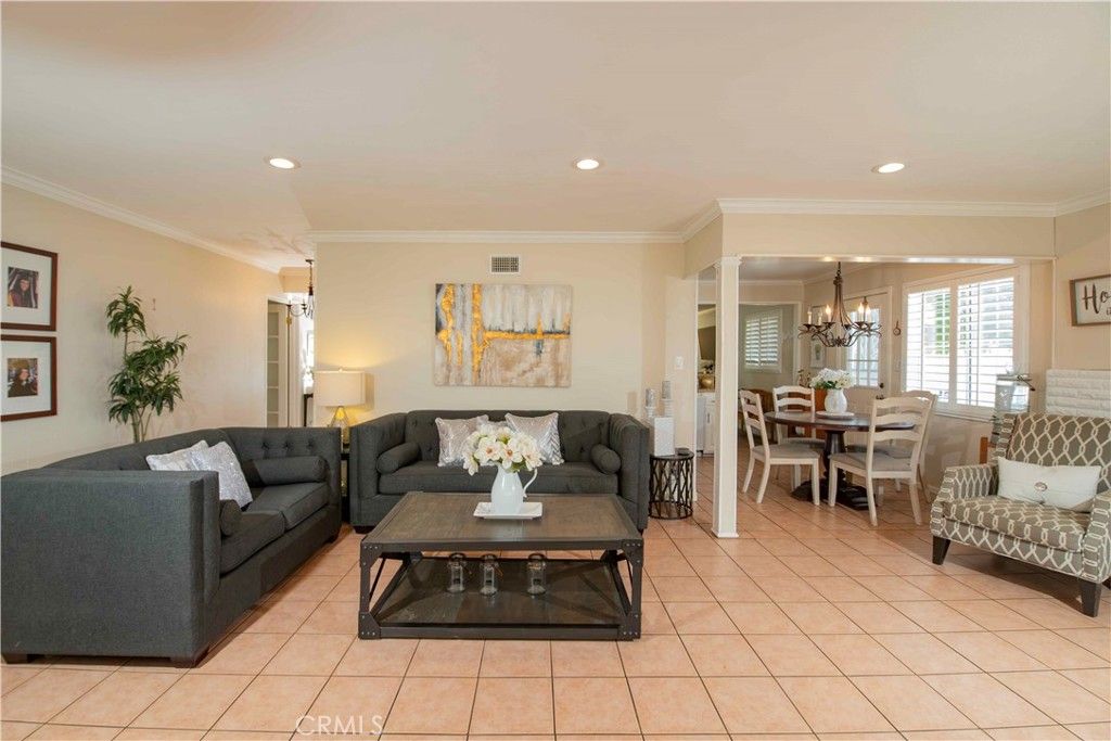 Image 23 of property listing at 13055 Shenley, Sylmar, CA 91342