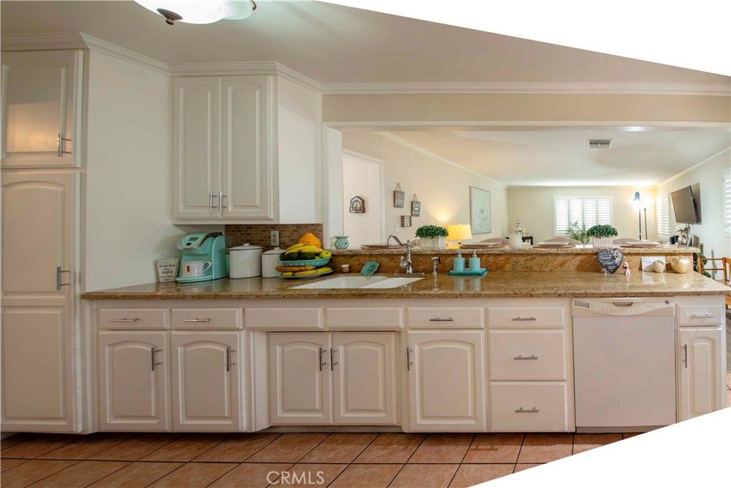Image 31 of property listing at 13055 Shenley, Sylmar, CA 91342