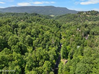 14 Sunset Rd, Sevierville, TN 37862
