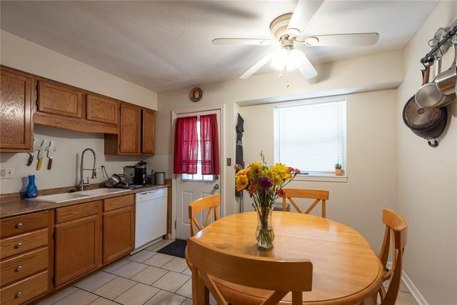 5924 NW Creekview Drive, Parkville, MO 64152