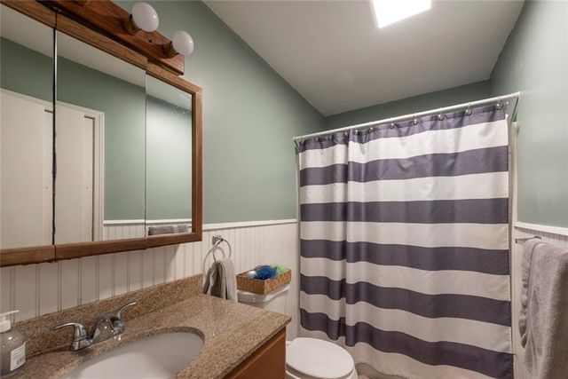 5924 NW Creekview Drive, Parkville, MO 64152