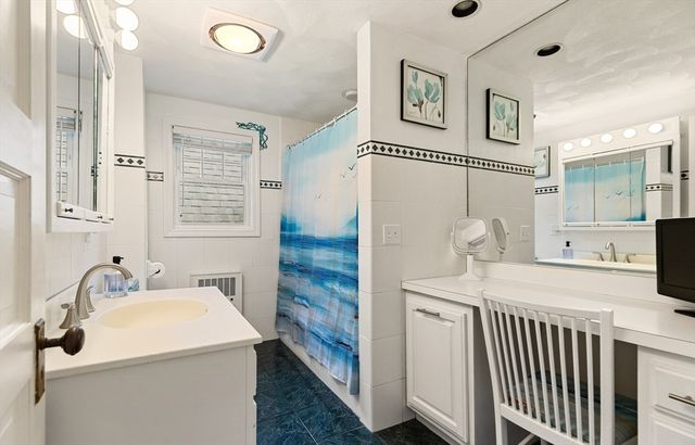15 Garden Road, Stoneham, MA 02180