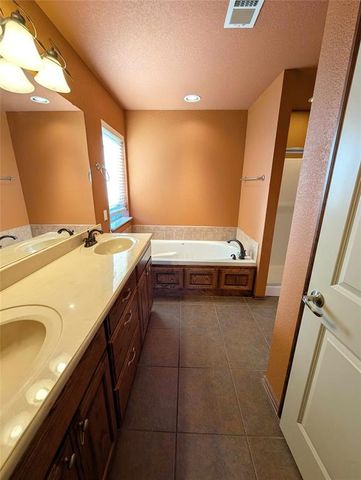 609 Sally Court, Moore, OK 73160