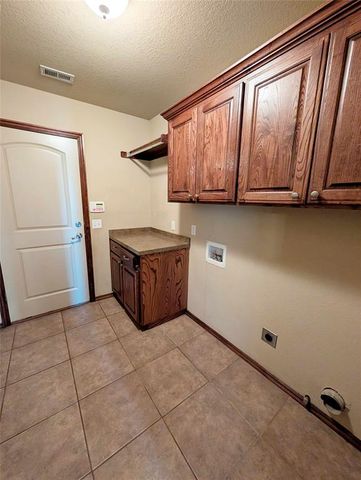 609 Sally Court, Moore, OK 73160