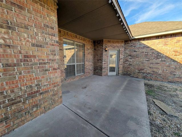 609 Sally Court, Moore, OK 73160