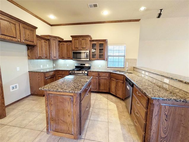 609 Sally Court, Moore, OK 73160