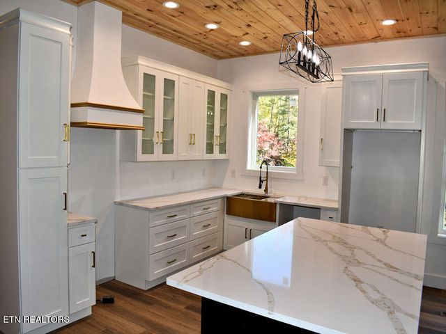 2825 Whisper Creek Lane, Sevierville, TN 37862