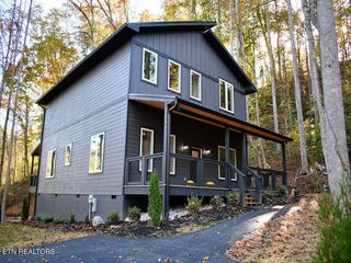 2825 Whisper Creek Lane, Sevierville, TN 37862