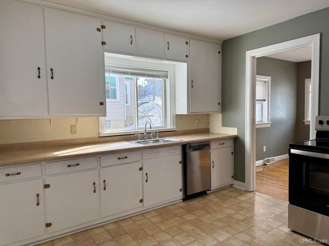 1440 Lynn Avenue, Marquette, MI 49855